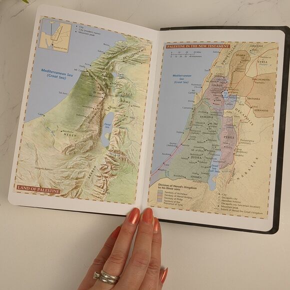 Holy Bible New Living Translation Red Letter Tyndale Gift & Award Edition 1997 - Picture 5 of 11